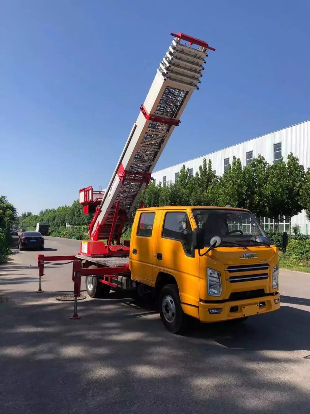 红坪镇附近的云梯车出租服务：轻松解决高空作业需求