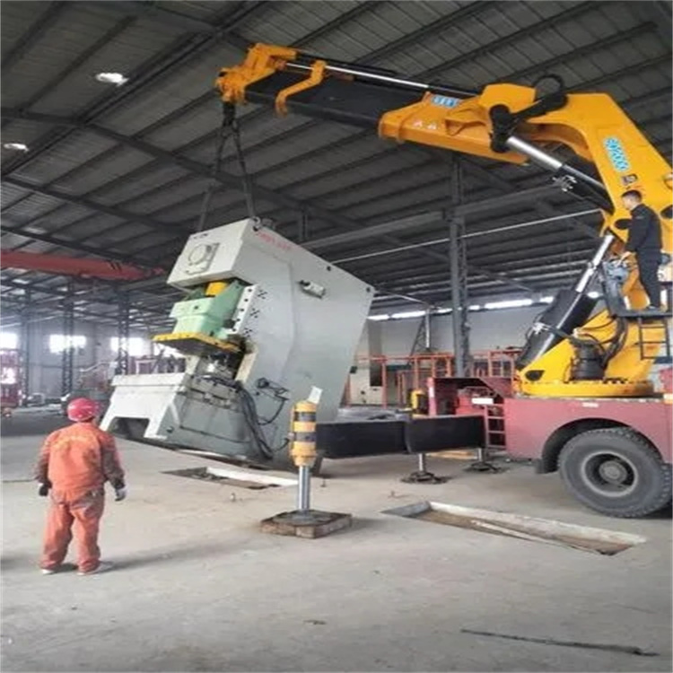 红坪镇80吨折臂吊车出租附近电话