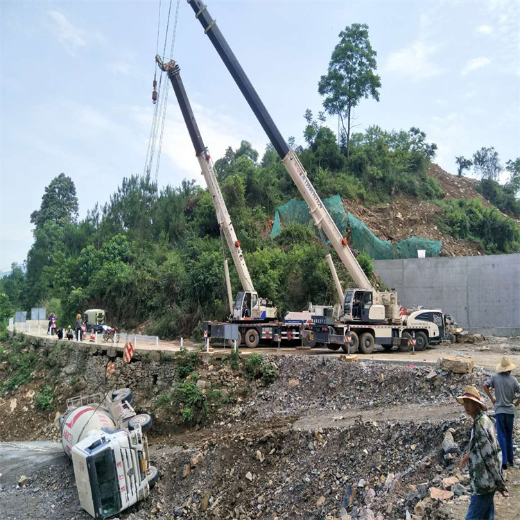 红坪镇汽车掉沟里叫吊车救援要多少钱